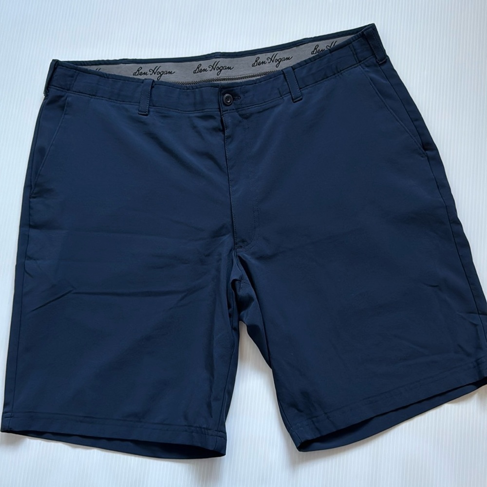 Ben Hogan Navy flat front golf shorts.  Men’s size 40